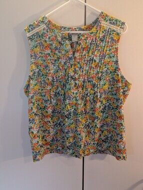 Duluth Trading Co Woman's L Multi-Color Floral Pintuck Sleeveless Top